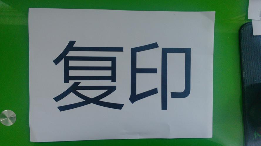 Word2007怎么调整文字靠边排版，字体最大也不换页